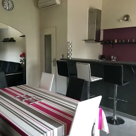 Apartment Dans