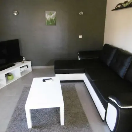 Dans Apartment *